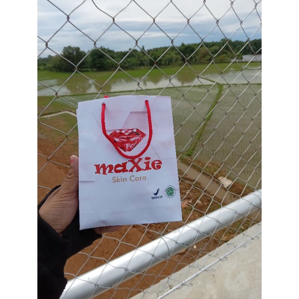 maxie glow cream glowing