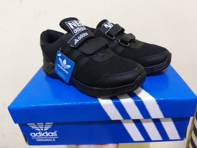 Sepatu Anak adidas Racer Mono Full Black Hitam Sekolah Perempuan Lakilaki Kado Hadiah Murah Lucu