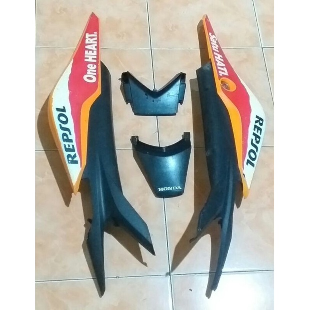 COVER BODY BODI BELAKANG REPSOL HONDA CBR 150R ORIGINAL