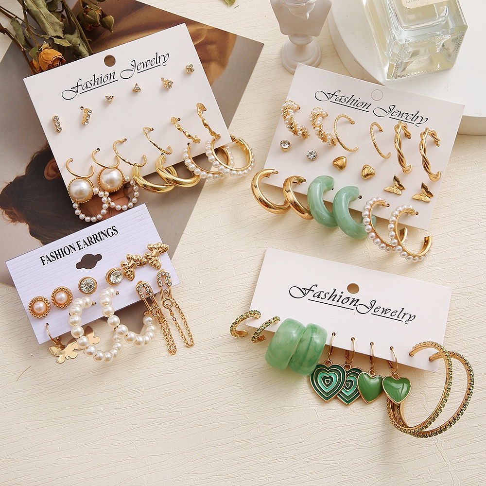 Anting Stud Desain Kepingan Salju Mutiara Berlian Bahan Logam Warna Emas Untuk Wanita