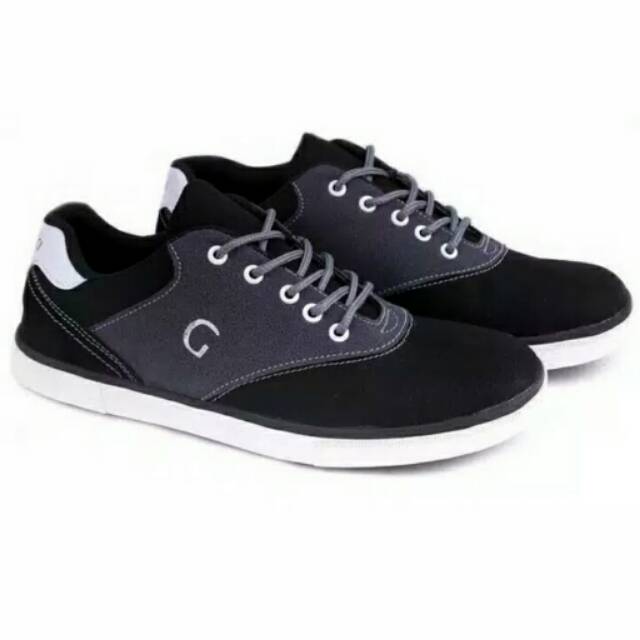 Sepatu kets pria