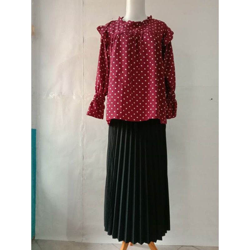 Vino Blouse Ruffle Polkadot Atasan Muslim LD 100
