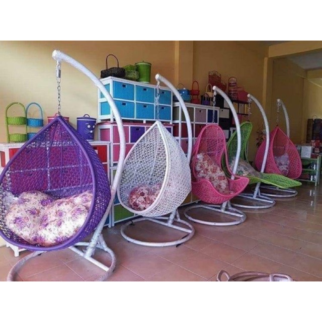Ayunan gantung rotan sintetis