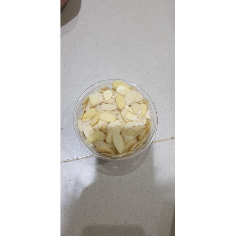 

Almond Slices Premium 100gr