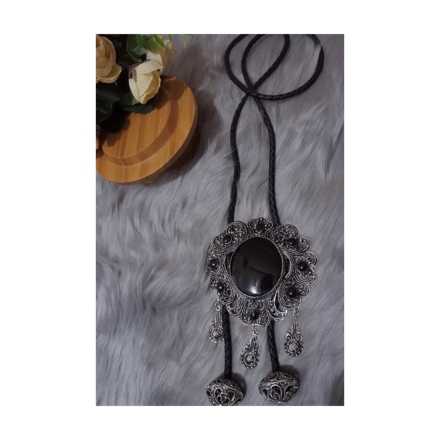Kalung ethnic bulat