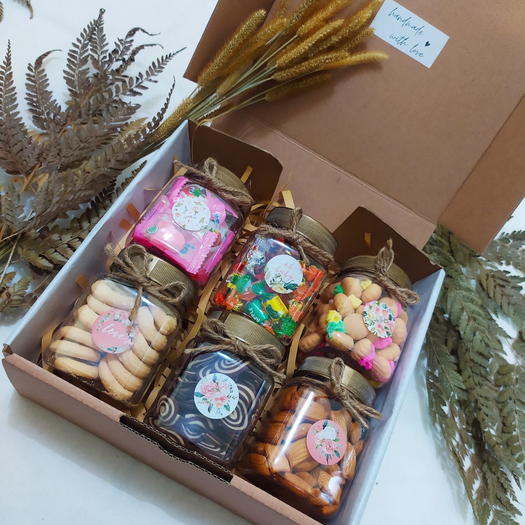 (MOHON BACA DESKRIPSI) HAMPERS COKELAT CUSTOM HAMPERS PERMEN SNACK BINGKISAN HARI RAYA KADO WISUDA ULANG TAHUN PARCEL COKLAT HAMPERS RAMADHAN HAMPERS IDUL FITRI NATAL IMLEK TAHUN BARU VALENTINE