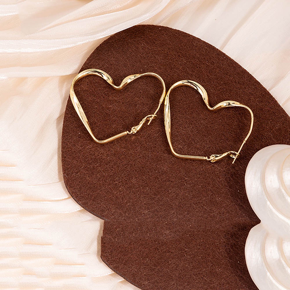 Anting Hoop Bentuk Hati Besar Bahan Metal Warna Emas / Silver Untuk Wanita