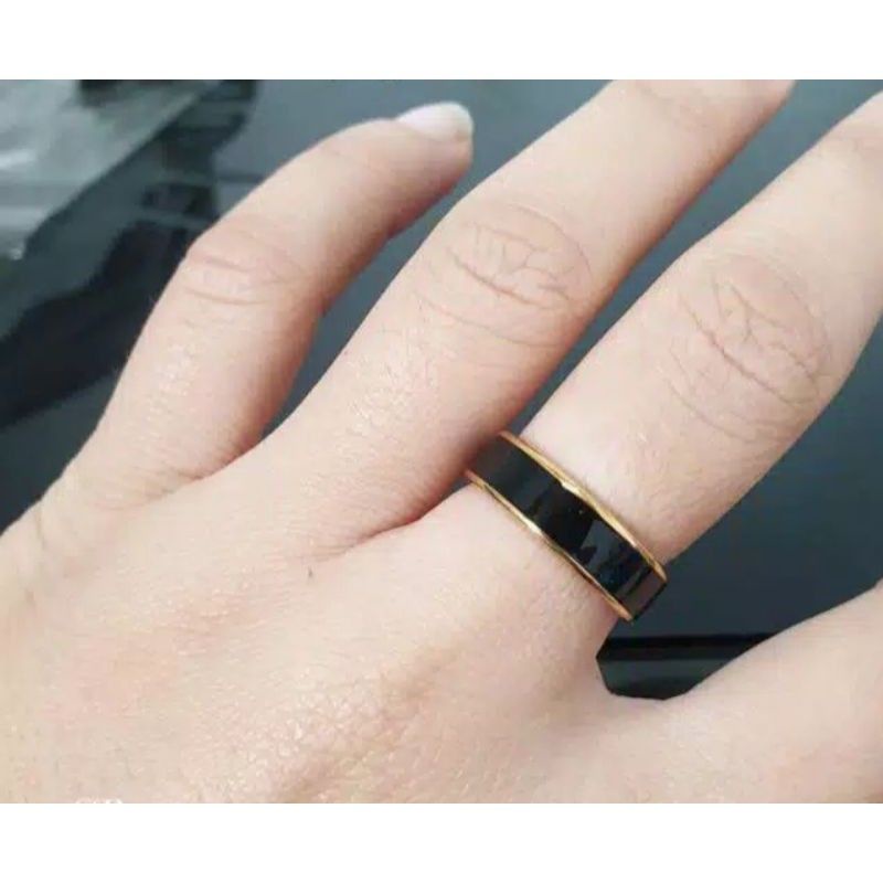 Cincin Kombinasi Titaniim Warna Hitam Emas