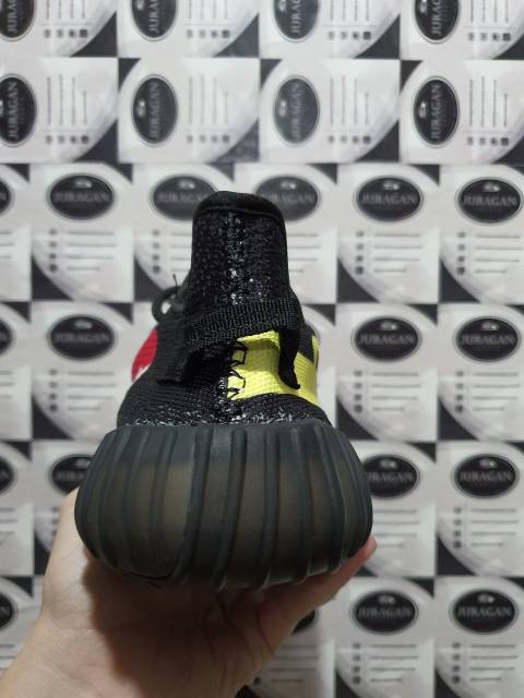 yeezy boost 350 v2 kaws