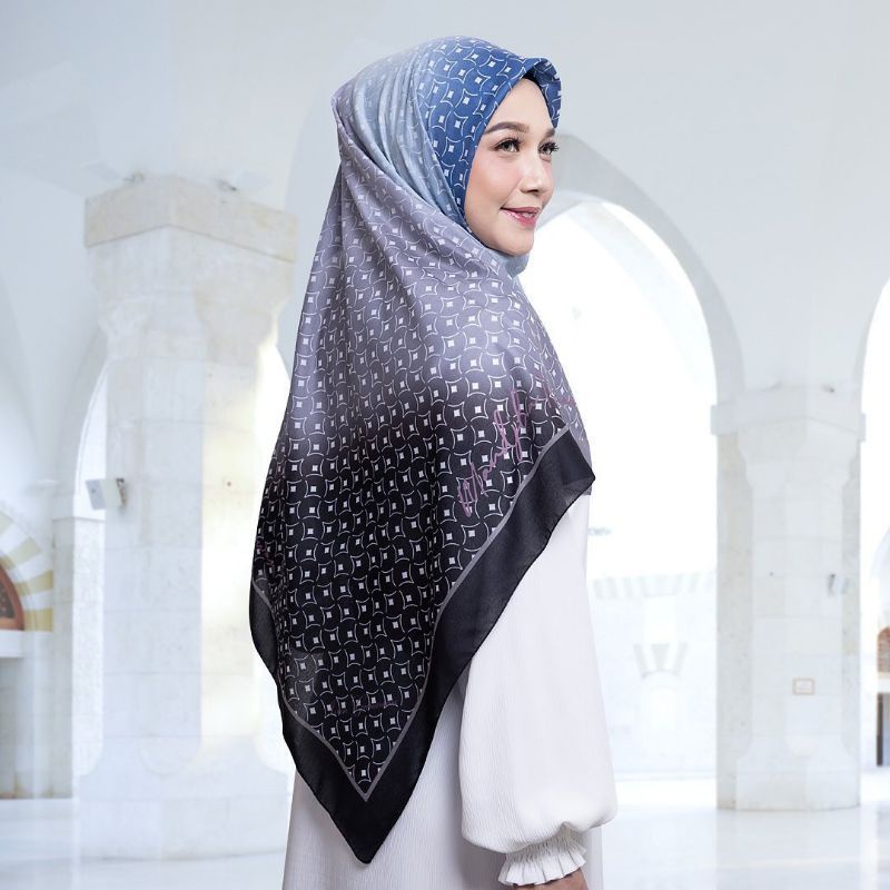 Hijab Mandjha Ivan Gunawan - Dazzle Navy Scarf