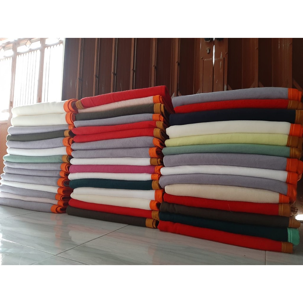 Selimut single polos Selimut jumbo polos selimut karakter selimut polos selimut pola selimut bunga