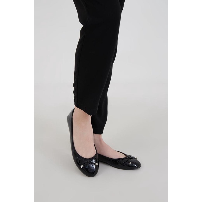 Berrybenka - Sepatu Flat Shoes Wanita Sophie Fana Bow - Black,38