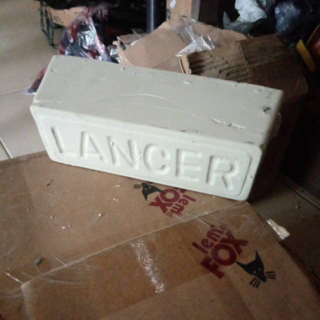 Batu poles putih lancer