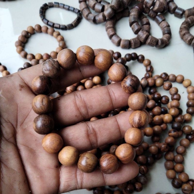 gelang kayu gaharu buaya