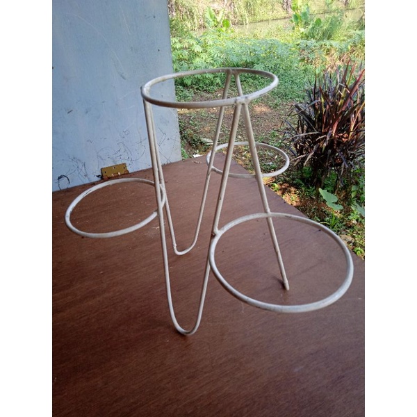 Standing rak pot besi lobang 4 tinggi 50cm,diamter pot 18cm warna putih