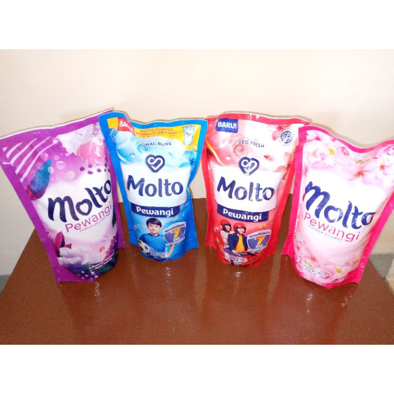 Molto Pewangi 820ml
