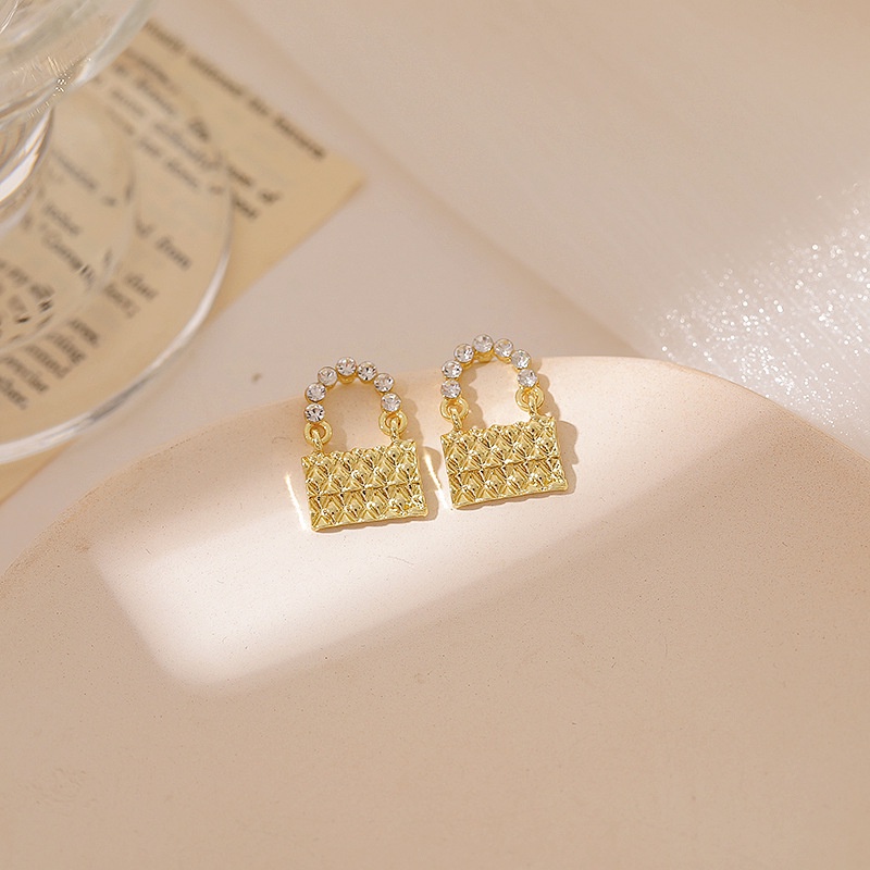 Sterling silver jarum Kreatif Korea Diamond golden tas retro fashion stud anting-anting untuk wanita