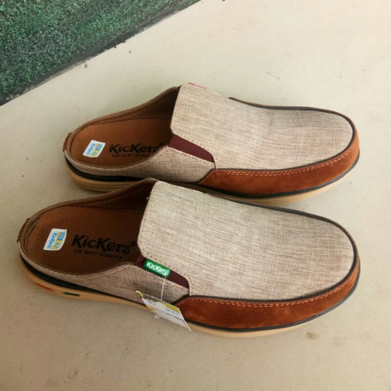 Sepatu sandal pria