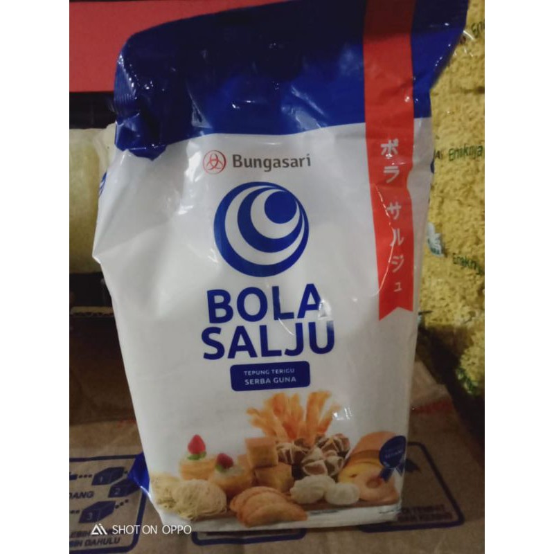 

Tepung terigu Cap Bola Salju