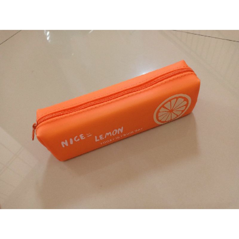 

TEMPAT PENSIL/TEMPAT ALAT TULIS RESLETING GAMBAR BUAH