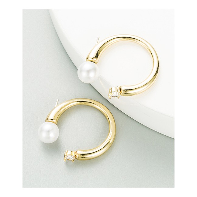 LRC Anting Tusuk Fashion Gold Color C-shaped Pearl Alloy Diamond P50175