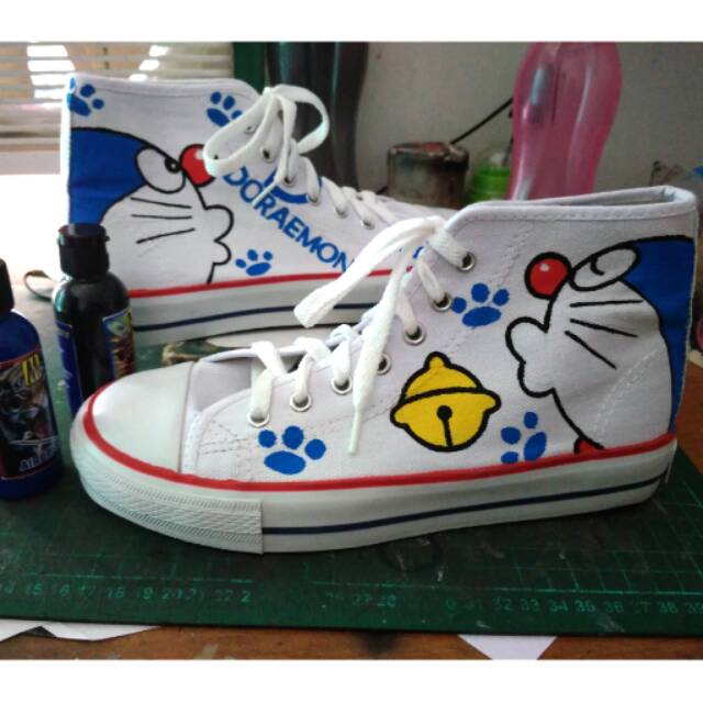 sepatu vans motif doraemon