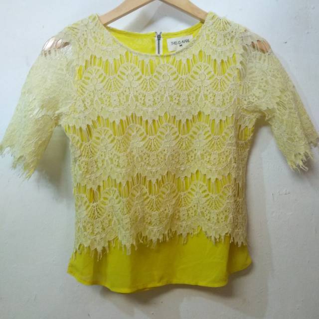 Baju Brokat Kuning