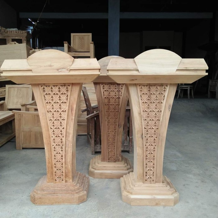 PODIUM JATI UKIR GARUDA