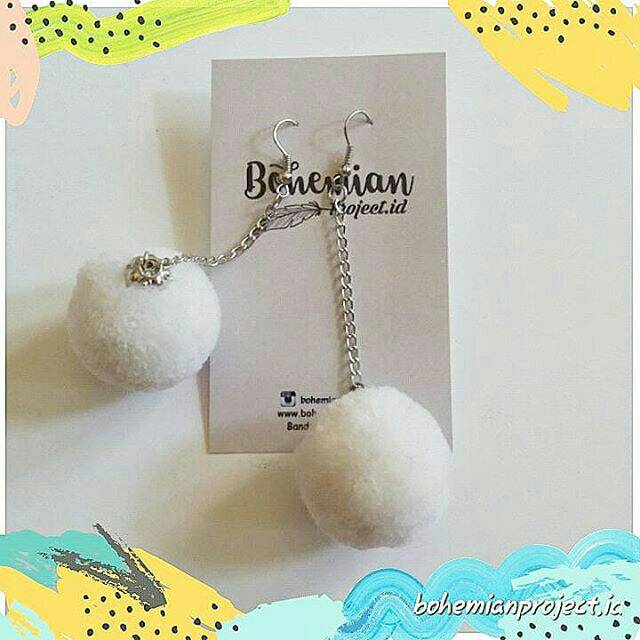 Anting pompom 2cm Best Seller