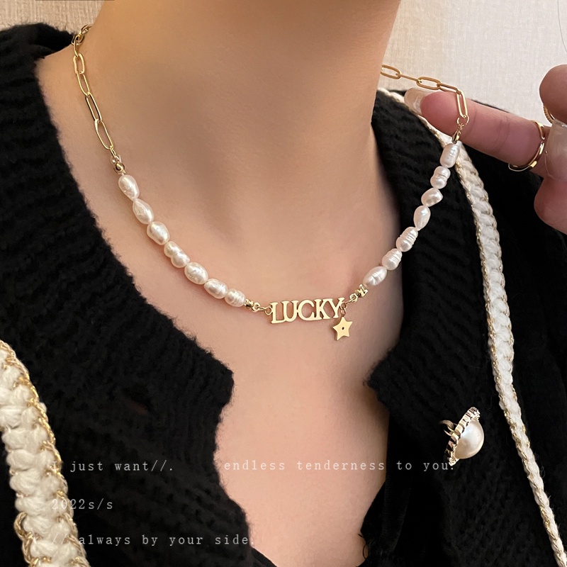 Kalung choker Rantai Klavikula Desain Tulisan lucky Aksen Mutiara Untuk Wanita