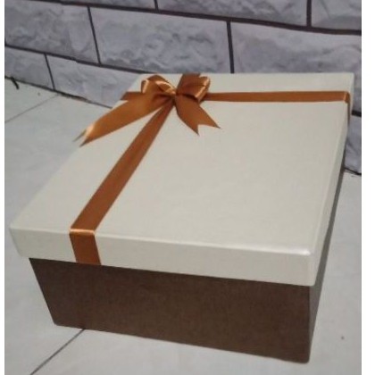 

kotak kado/ kotak bunga/ kotak seserahan ukuran 25x20x10cm