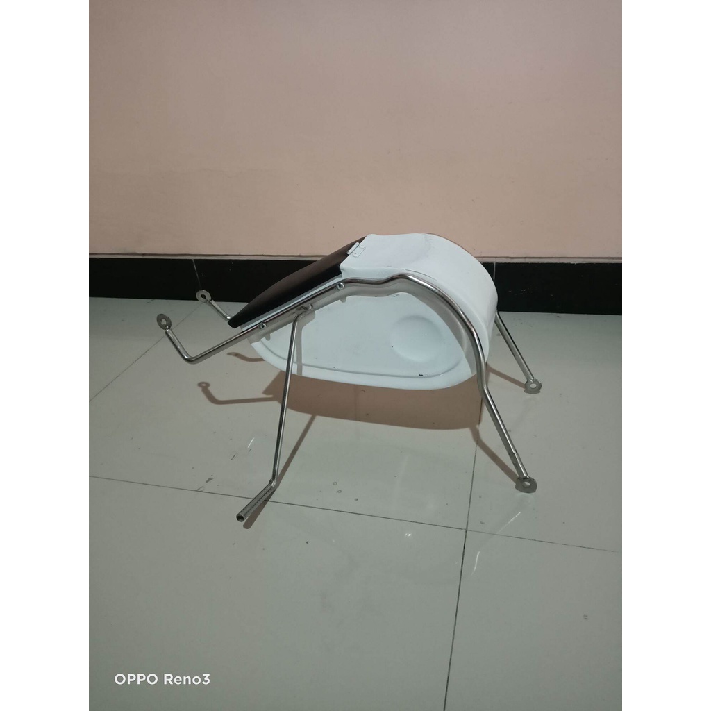 Box tengah/baby box bagasi tengah Honda C50 C70 C90 dan C700 C800 Astrea Prima