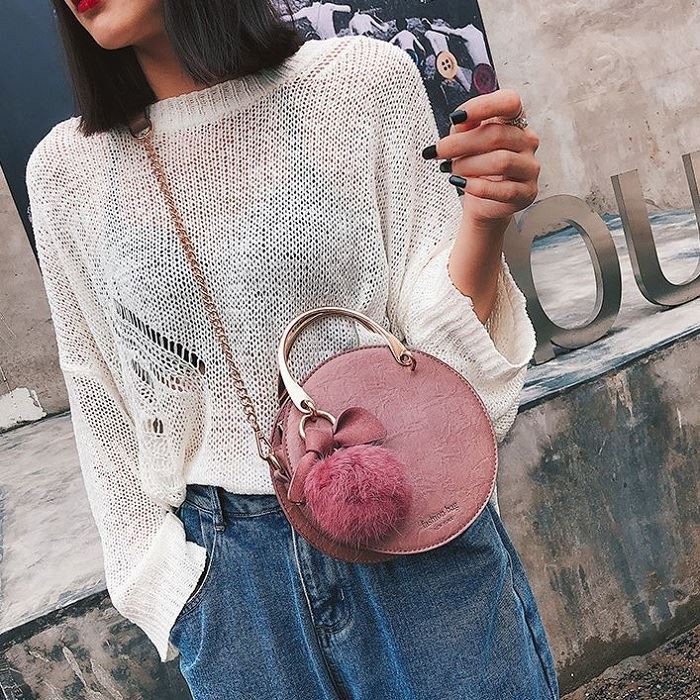 K8971 - BLACK/BROWN/PINK/RED  - TAS SLEMPANG BULAT ROUNDBAG FREE GANTUNGAN BULU POM POM JINJING TOTEBAG HANDBAG TAS WANITA FASHION IMPORT MODIS ELEGAN TERMURAH TERLARIS TERBARU BAGSTORE JAKARTA TAS BATAM BQ2221 LT1578 KPC8971 B00377 CR7270