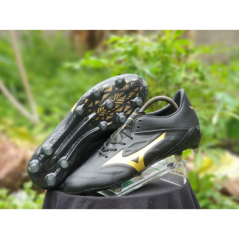 MIZUNO REBULA BLACK GOLD ORIGINAL VIETNAM/SEPATU BOLA MIZUNO FULL BLACK