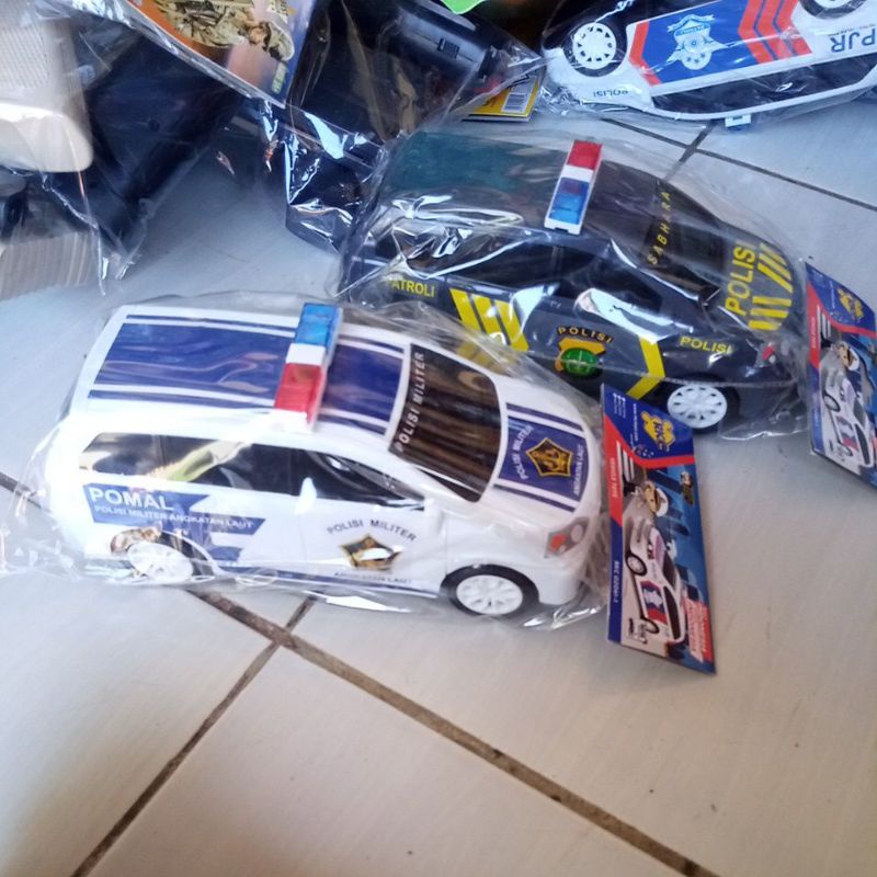 mainan mobil polisi militer angkatan laut