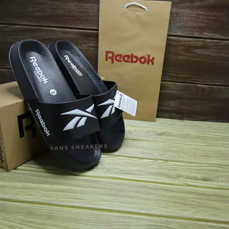 Reebok putih hitam