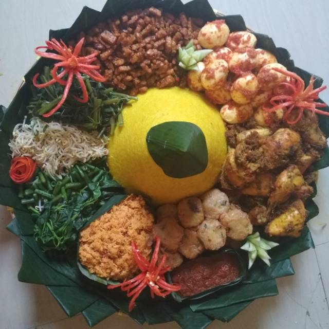 

Tumpeng untuk 15 orang
