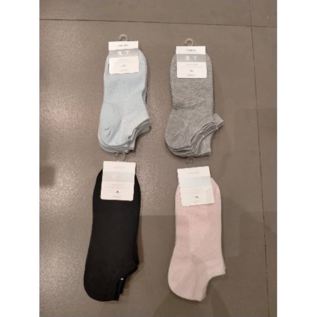 Kaos kaki Miniso