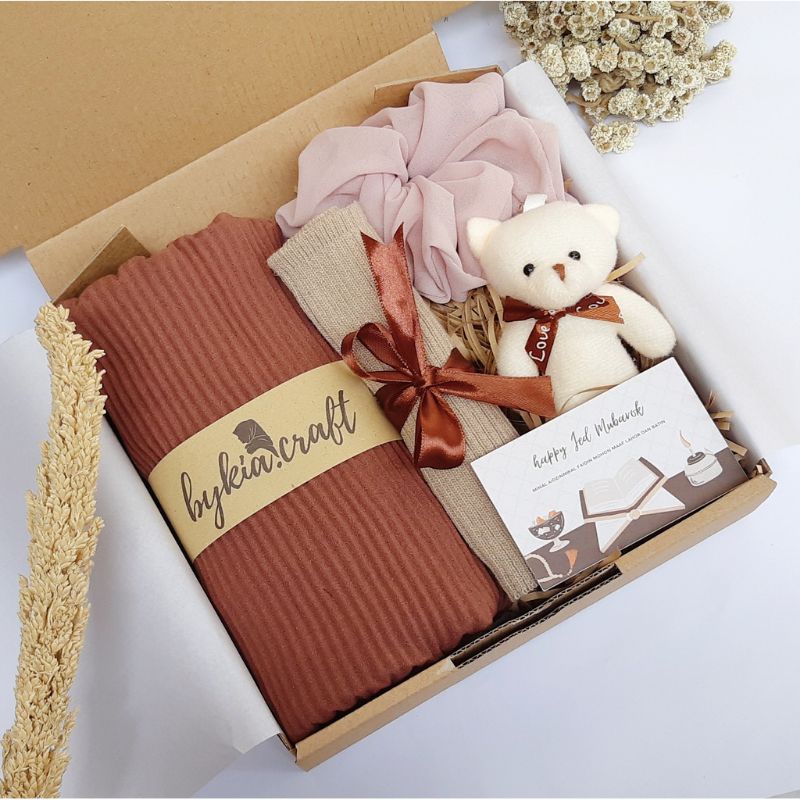 

Hampers Pashmina Plisket Special GIFT BOX Kado Graduation / Kado Ultah / Kado Wedding