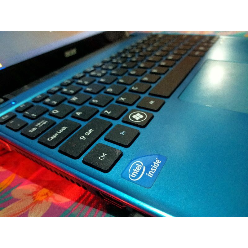 Acer aspire One 756 hardisk 500 GB ram 2 GB Intel Celeron laptop second murah siap pakai