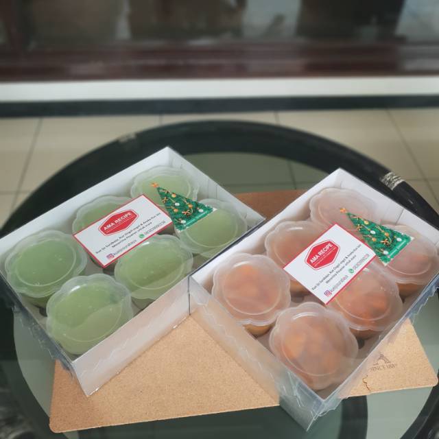 

Paket hampers pudding cup dan kue ijo