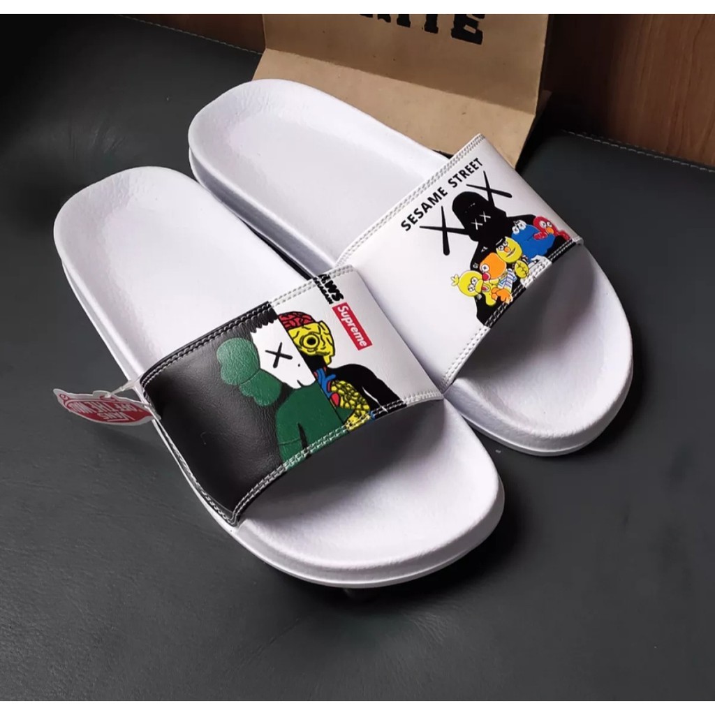  Sandal  VANS  SESAME STREET KAWS WHITE Pria  Wanita Murah 