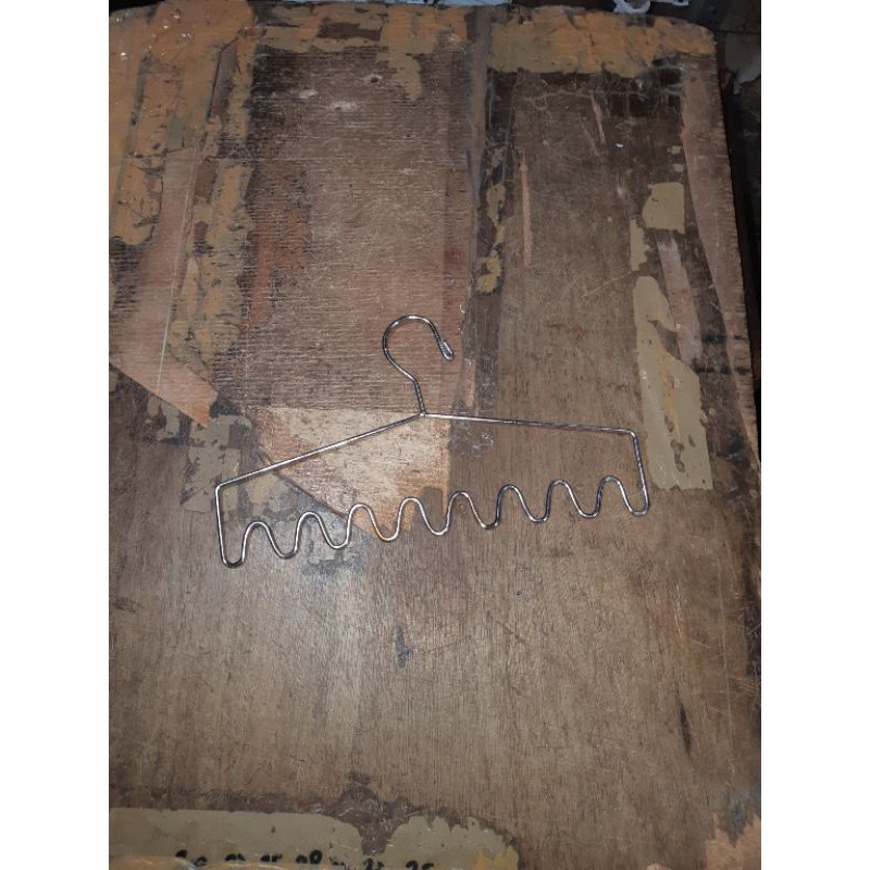 Gantungan sisir besi 12 lobang