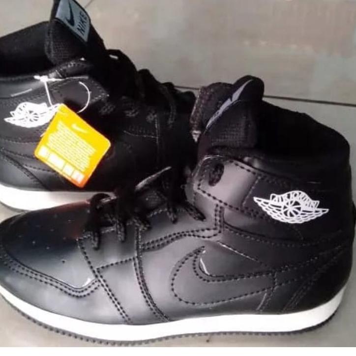 Menarik.. sepatu jordan anak  sekolah sd ukuran .32.33.34.35.36.37.38.39.40