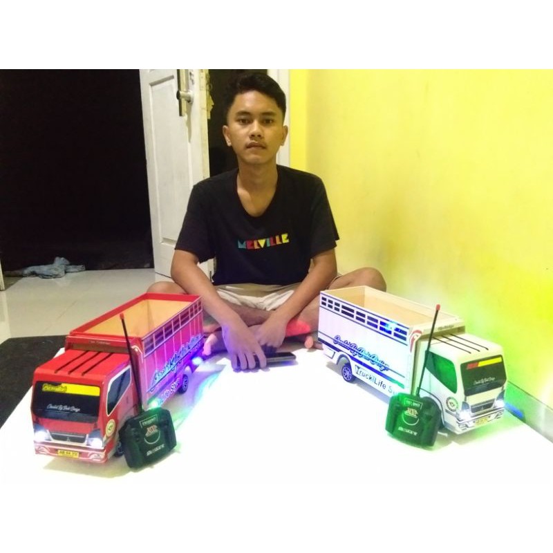 miniatur truk oleng remot