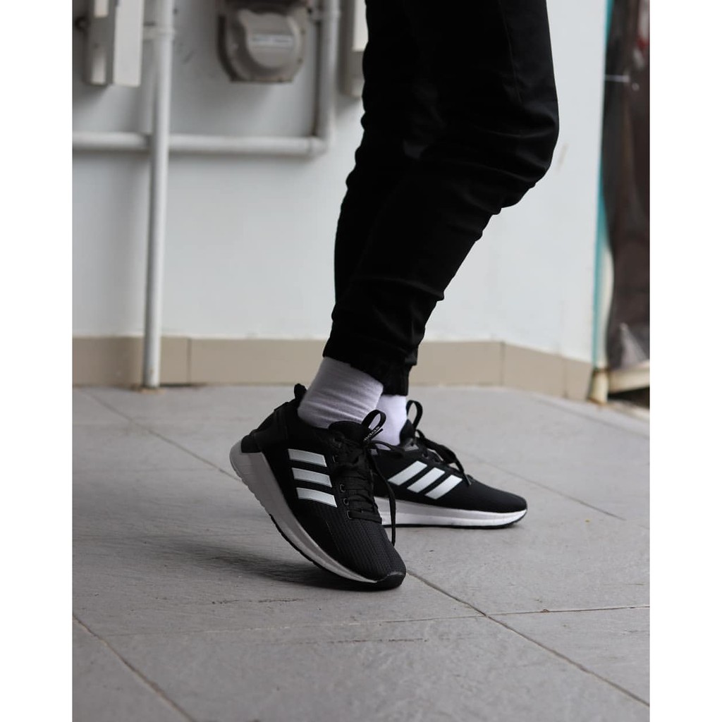 Sepatu Adidas Questar Ride Hitam Black White  Import Vietnam Sneakers Olahraga Sekolah Kuliah Kerja