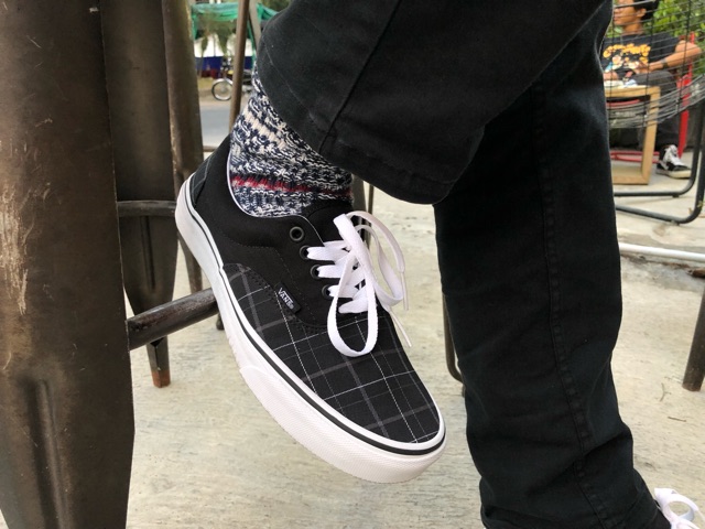 vans era plaid black