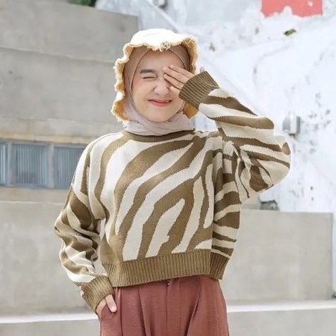 MVP - Sweater Rajut Tebal - Arabel Zebra Crop Sweater