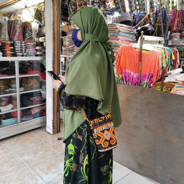Tas selempang manik kerajinan tangan khas kalimantan timur motif khas suku dayak