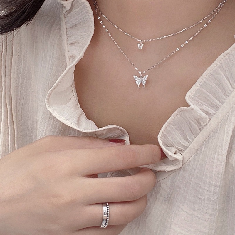 Kalung Rantai Klavikula Double Layer Bentuk Kupu-Kupu Aksen Berlian Untuk Wanita